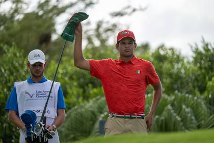 Omar Morales piensa su mejor opción custodiado por un caddie especial: uno de sus hermanos.