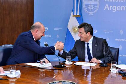 Omar Perotti, gobernador saliente y cabeza de lista del armado oficialista para disputar la mayoría en la Cámara de Diputados provincial, junto a Sergio Massa