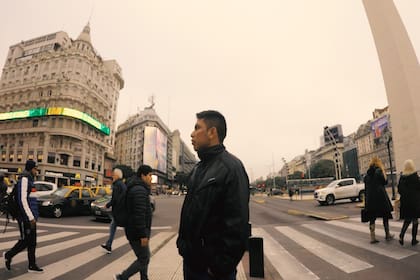 Omar todavía no se termina de adaptar a la ciudad