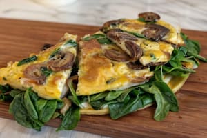 Omelette de champiñones y espinaca