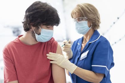 Las personas con dos dosis permanecen protegidas frente a la hospitalización