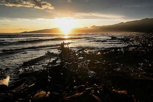 Una alfombra de basura y plásticos cubre las paradisíacas playas de Centroamérica