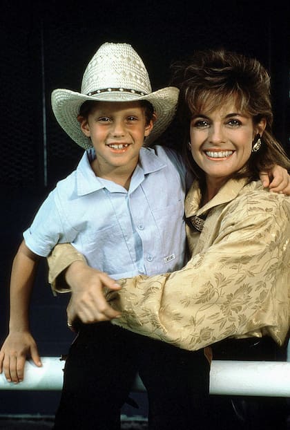 Omri Katz dio vida a John Ross Ewing III, el hijo de J.R. Ewing y Sue Ellen