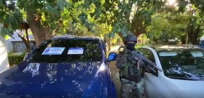 Once sospechosos fueron detenidos y se decomisaron varios vehículos