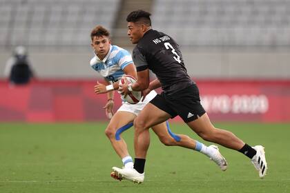 one Ng Shiu del equipo de Nueva Zelanda en acción durante el partido de Rugby Sevens del grupo A de hombres entre Nueva Zelanda y Argentina en el tercer día de los Juegos Olímpicos de Tokio 2020 en el Estadio de Tokio el 26 de julio de 2021 en Chofu, Tokio , Japón.