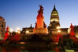 Por qué los lugares más emblemáticos de la Ciudad están iluminados de naranja