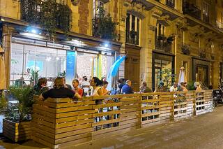 Transformaron un restaurante parisino de carnes en uno de milanesas y el cambio fue un éxito