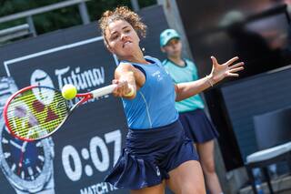 Ons Jabeur elimina a Jasmine Paolini en su primer torneo de césped del año