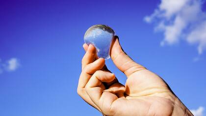 Ooho es una burbuja biodegradable para almacenar agua