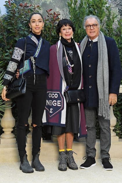 Oona posa con
sus padres Geraldine Chaplin y Patricio Castilla