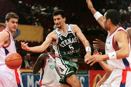 Con Atenas disputó el Open McDonald´s 1997, torneo en el que el equipo finalizó en el tercer puesto