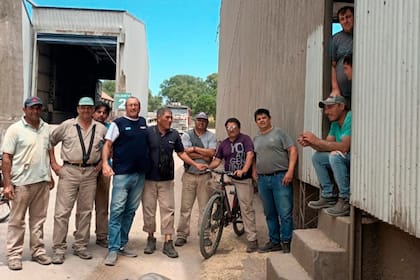 Operarios en una planta de Carlos Casares, provincia de Buenos Aires