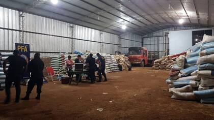 Operativo de la AFIP y de la Policía Federal en varios establecimientos del este misionero para frenar un millonario contrabando de soja