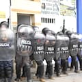 Fuertes protestas en una clínica por la muerte de un paciente: formaría parte de una presunta red de médicos truchos