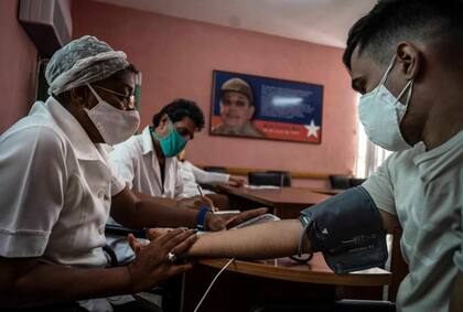 Operativo de vacunación en Cuba. Foto: AP
