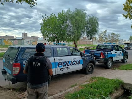 Operativo en el barrio La Gloria, de Godoy Cruz, Mendoza, por una causa de sextorsión