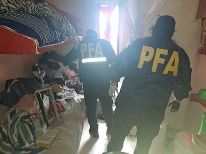 Operativo en el penal Almafuerte, de Mendoza, en una causa por sextorsión