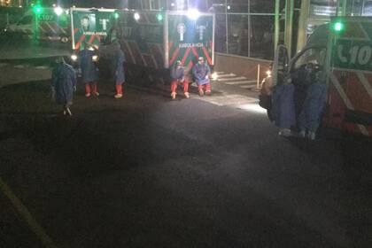 Operativo en un buque con 400 pasajeros a bordo de la empresa Buquebus que venía desde Colonia; quedó en cuarentena esta noche en el puerto de Buenos Aires.