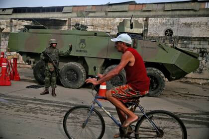 Operativo militar en la Favela da Kelson