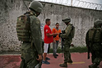 Operativo militar en la Favela da Kelson