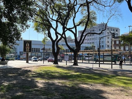 Operativo para desalojar a manteros en Chacarita.