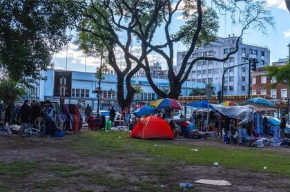 Operativo para desalojar a manteros en Chacarita.