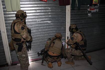 Operativo para desalojar manteros a raíz de denuncias por mercadería ilegal