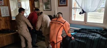 Operativo para rescatar a tres kayakistas frente a las costas de Comodoro Rivadavia