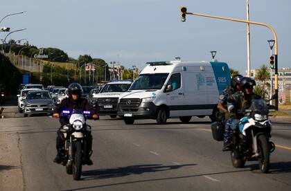 Operativo policial durante el traslado de Bastian para llevarlo en helicóptero a Mar del Plata