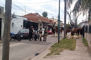 Operativos conjuntos de la Gendarmería, la policía bonaerense y la patrulla municipal en La Cava