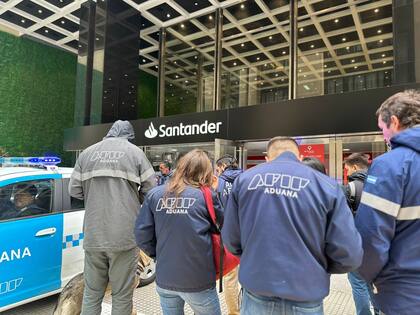 Operativos de la Aduana por la causa de las cuevas