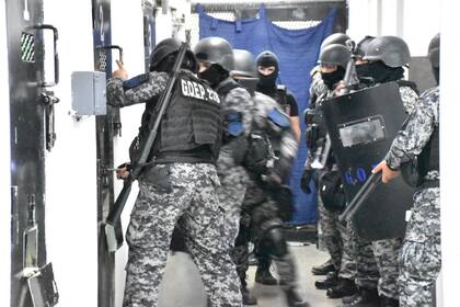 Operativos en el penal de Piñero
