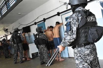 Operativos en el penal de Piñero