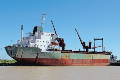 Opulencia pasada. ELMA, la empresa argentina de navegación llegó a operar 190 buques de ultramar, como el Corrientes II(foto); hoy la Argentina no tiene ningún buque que haga tráficos oceánicos internacionales