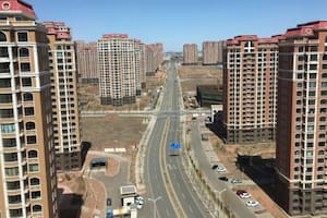 Ordos Kangbashi fue construida para albergar a 300.000 personas, pero solo 70.000 personas se mudaron a la ciudad