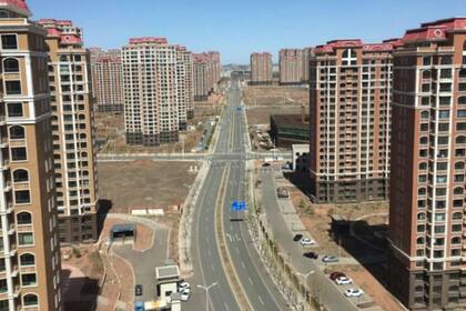 Ordos Kangbashi fue construida para albergar a 300.000 personas, pero solo 70.000 personas se mudaron a la ciudad