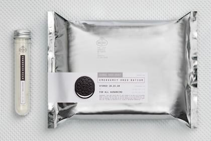 Los paquetes de galletitas están envueltos en bolsas de mylar, que pueden soportar temperaturas de menos 60 grados Celsius hasta 150 grados, y son impermeables a las reacciones químicas, a la humedad y al aire