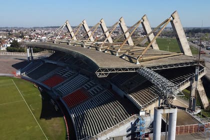 Organismos de seguridad advirtieron que existe peligro de derrumbe del techo de la platea principal, que por eso lleva tres años inutilizada.