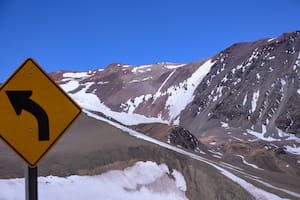 Presentan un amparo con 850.000 firmas para suspender la reforma de la Ley de Glaciares