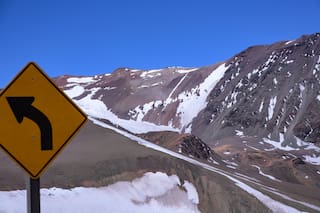 Presentan un amparo con 850.000 firmas para suspender la reforma de la Ley de Glaciares