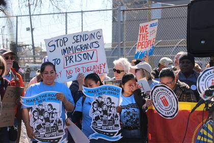 Organizaciones migrantes protestan por las políticas de Trump