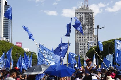 El Movimiento Evita marchó desde la avenida 9 de Julio hasta el Congreso