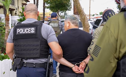 Organizaciones proinmigrantes alertan sobre el aumento de detenciones en citas con USCIS, especialmente entre solicitantes con antecedentes