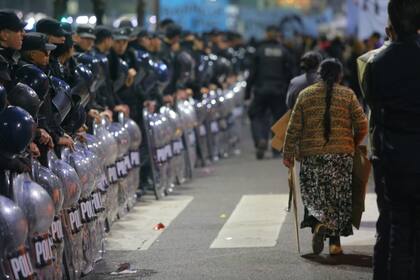 Organizaciones sociales acampan en la 9 de julio, frente a la sede de Desarrollo Social