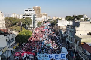 Organizaciones sociales marchan de la iglesia de san cayetano en liniers a plaza de mayo