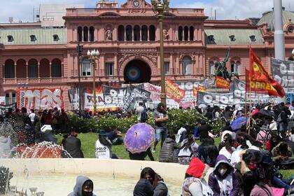 Las organizaciones sociales se movilizaron a la Plaza de Mayo por el desalojo de Guernica