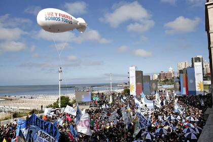 Organizaciones sociales y sindicatos, presentes en el acto de cierre de campaña de Alberto Fernández