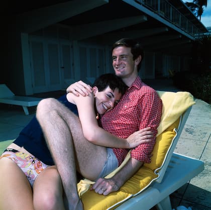 (Original Caption) Liza Minnelli, daughter of Judy Garland is shown with her husband Australian singer Peter Allen while on their honeymoon in Florida.