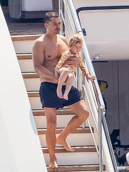 Orlando Bloom junto a su pequeña hija Daisy Dove