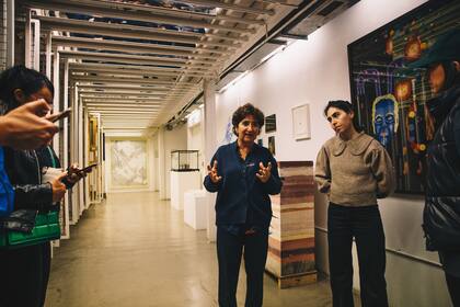 Orly Benzacar de galería Ruth Benzacar, una de las 55 galerías que participaron en NODO (foto: Andrea Massinelli)